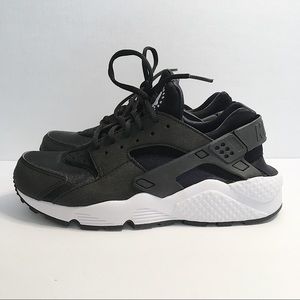 Nike Women's Air Huarache Run Black/White Size 8.5